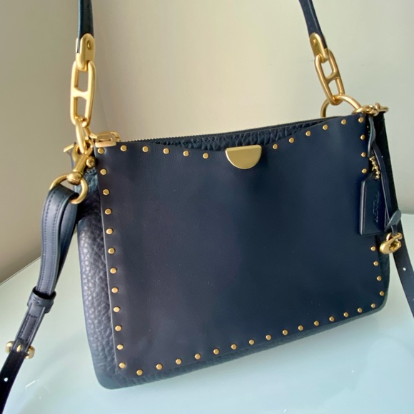 💕 Coach Dreamer Shoulder Bag with Rivets 💕 - Picture 13 of 14